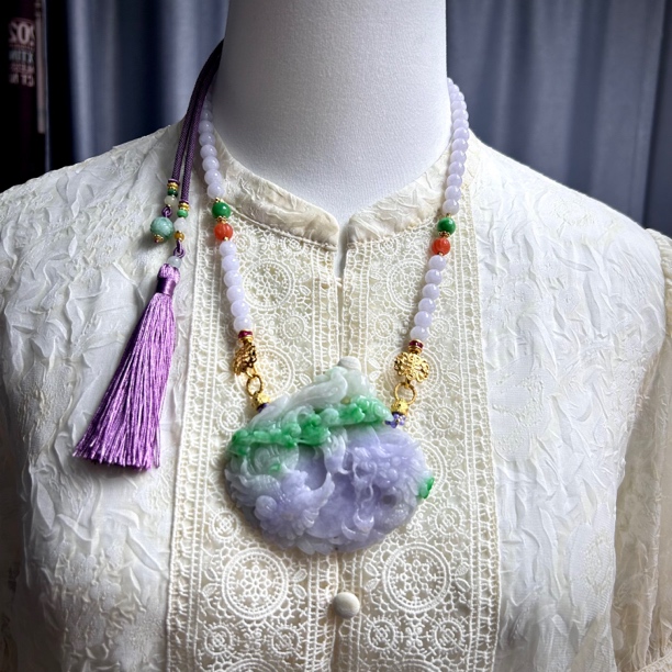 天然缅甸翡翠雕刻龙凤呈祥吊坠挂件春带彩 