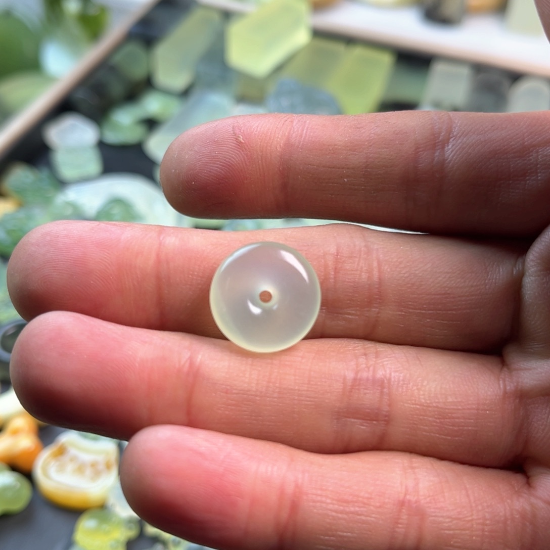 蛇纹石玉原石未镶嵌