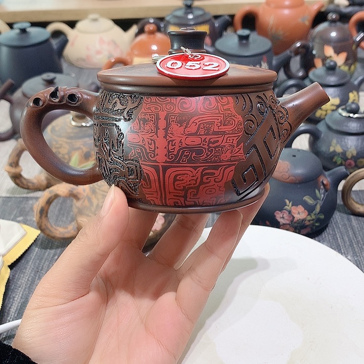 云南建水紫陶 彩填壶 052