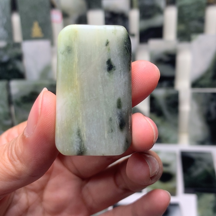 独山玉未镶嵌颈饰