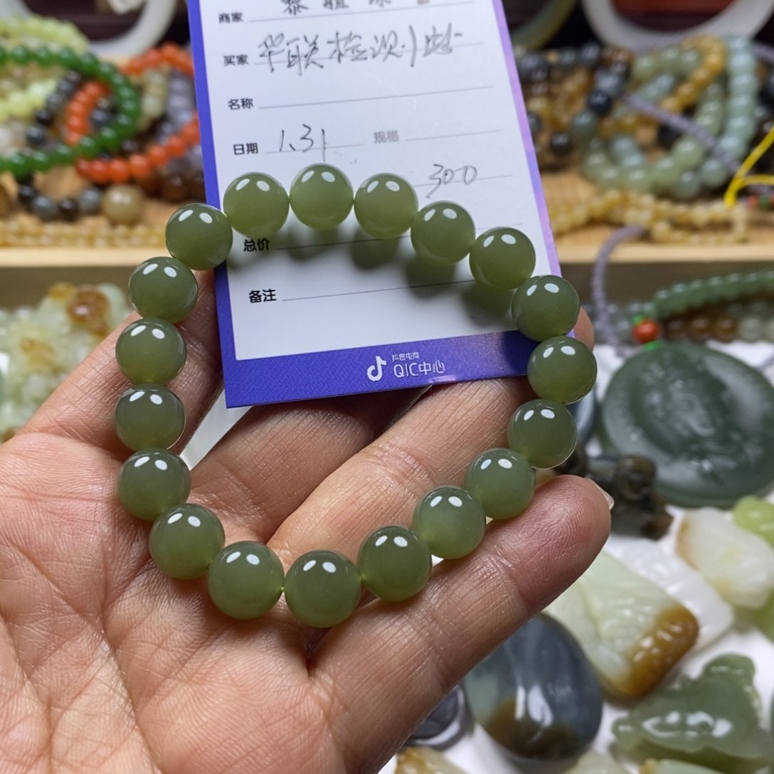 和田玉（糖玉）颈饰未镶嵌华****?