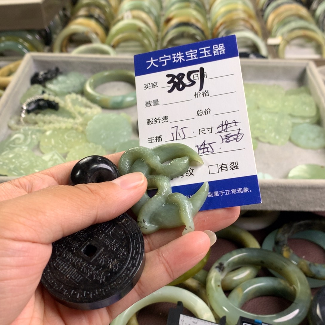 蛇纹石玉未镶嵌颈饰3851