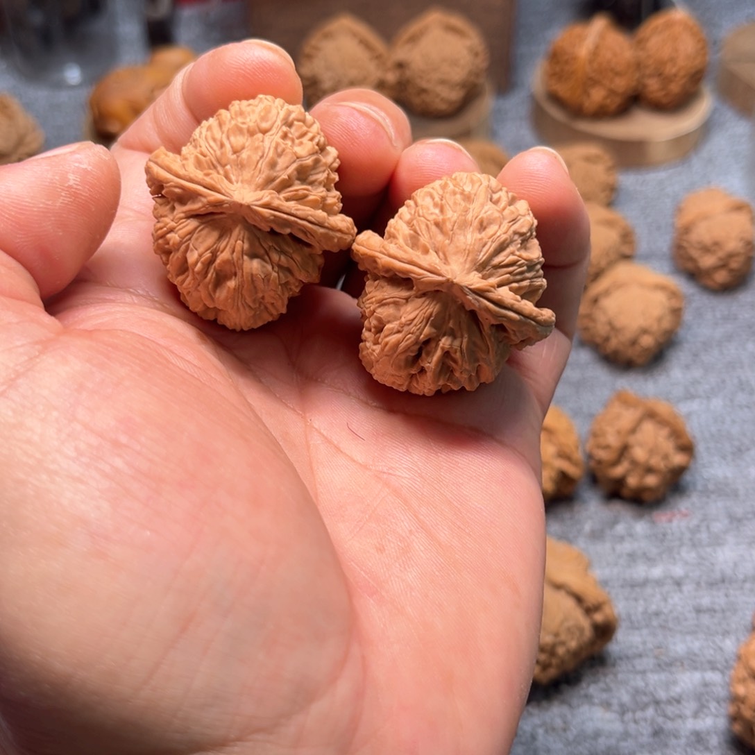 文玩核桃把件三角白