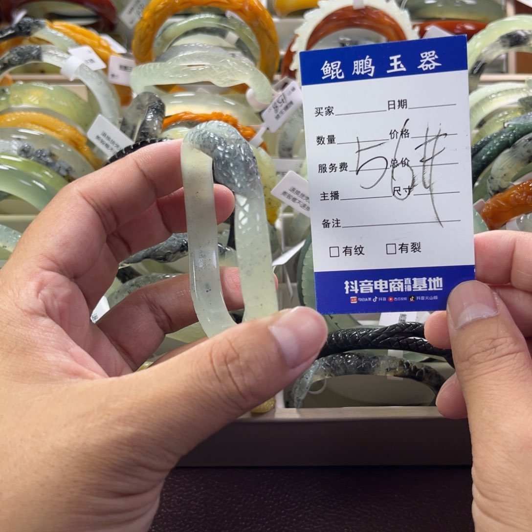 蛇纹石玉手镯未镶嵌