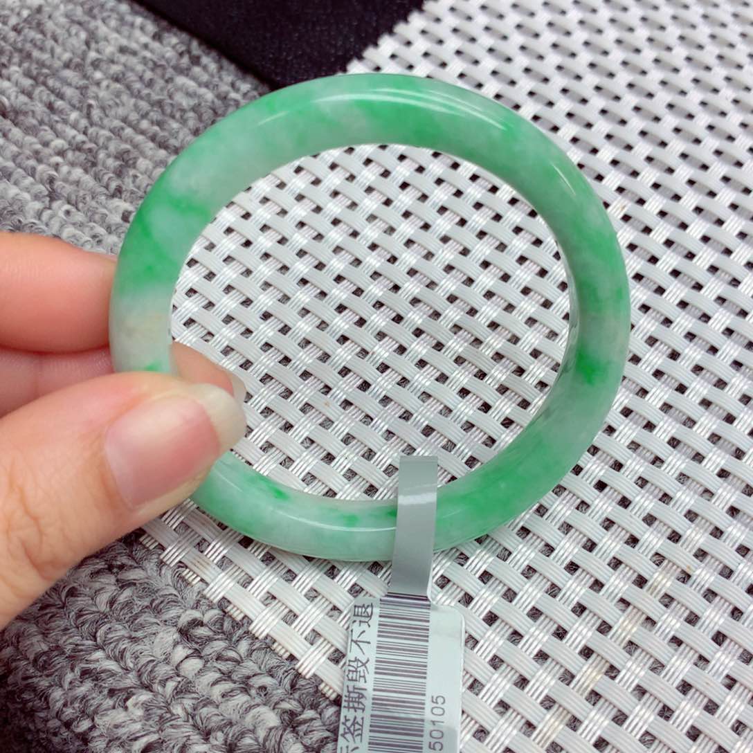 翡翠手镯未镶嵌缅甸