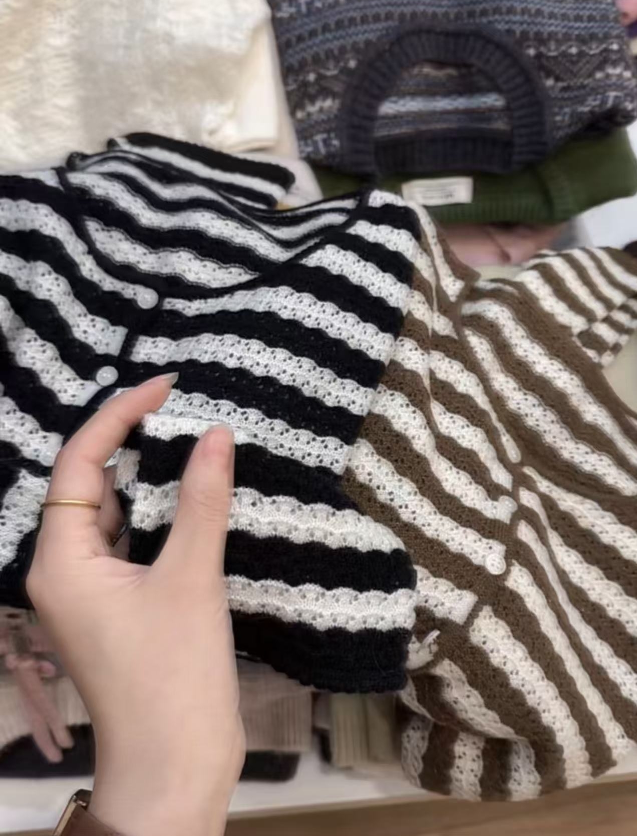 七言家  韩系条纹撞色圆领开衫