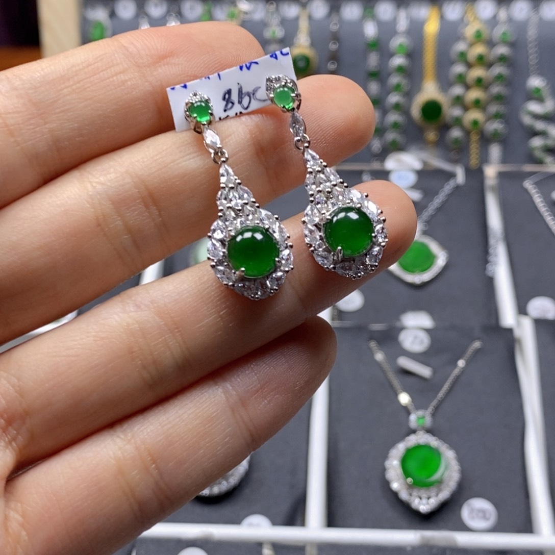 翡翠颈饰银S925镶嵌?****翡翠耳钉