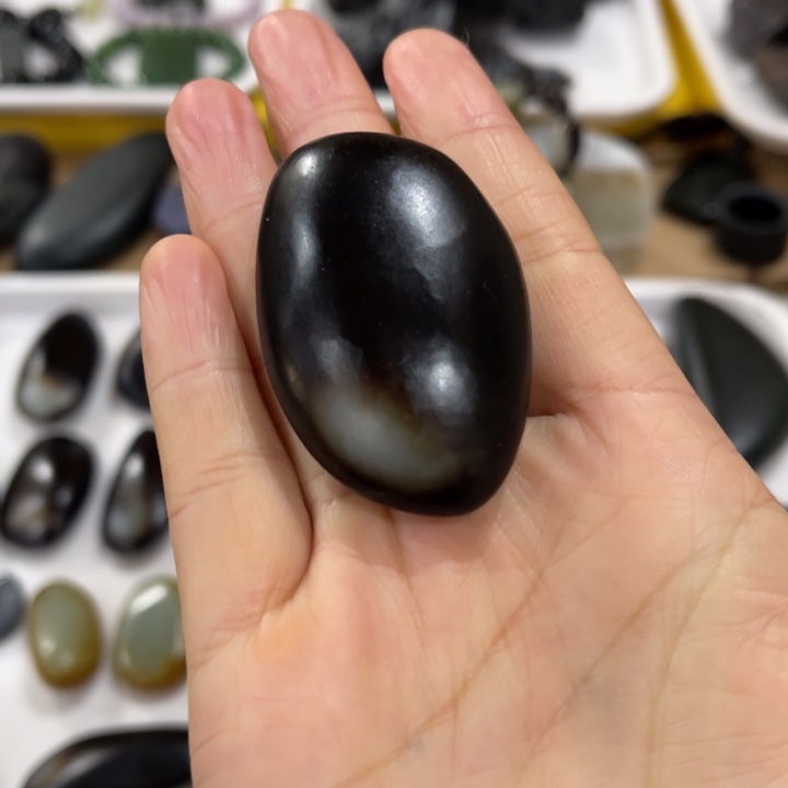 玉新疆黑油库把件 48 克