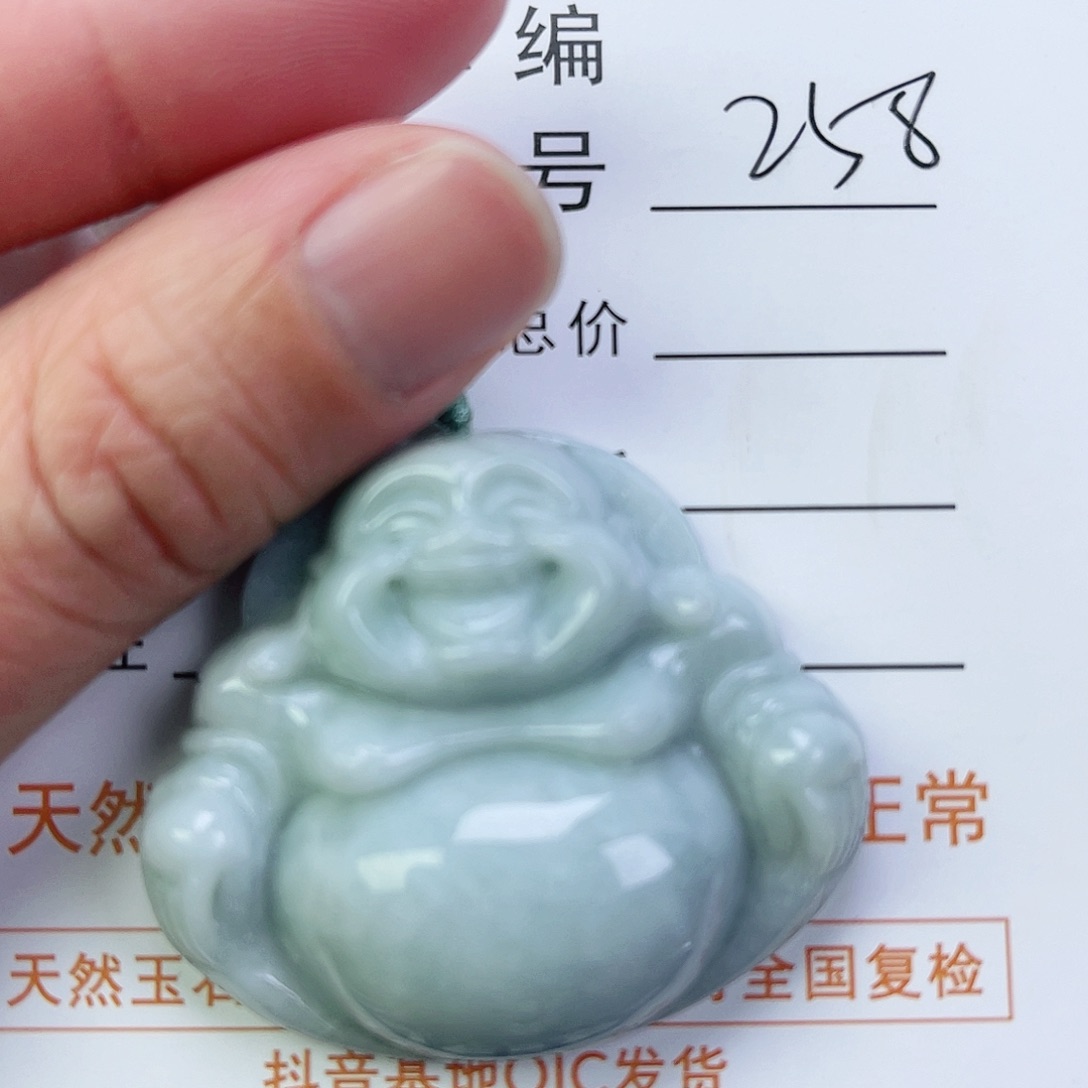 翡翠颈饰未镶嵌佛公