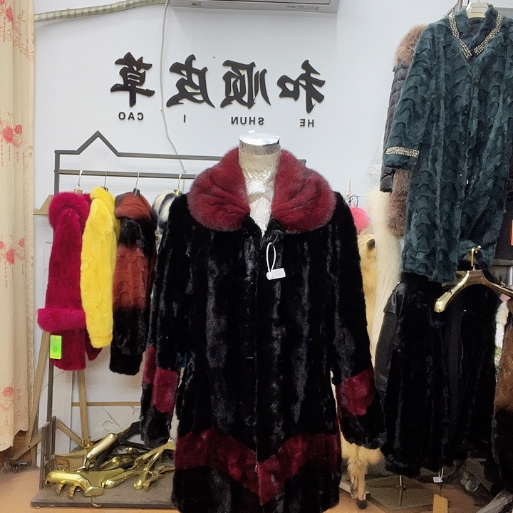 商场断码拼貂衣服