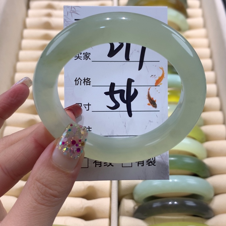 蛇纹石玉手镯未镶嵌