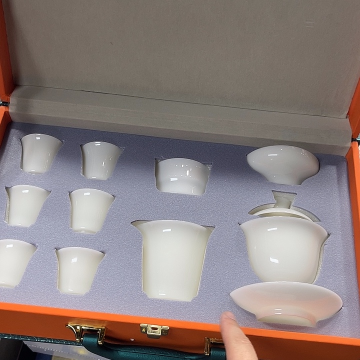 孤品茶具套装等。        