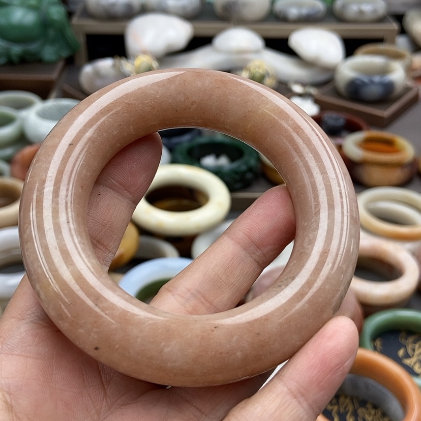 【闪购商品】石英质玉手镯52未镶嵌卡**啦