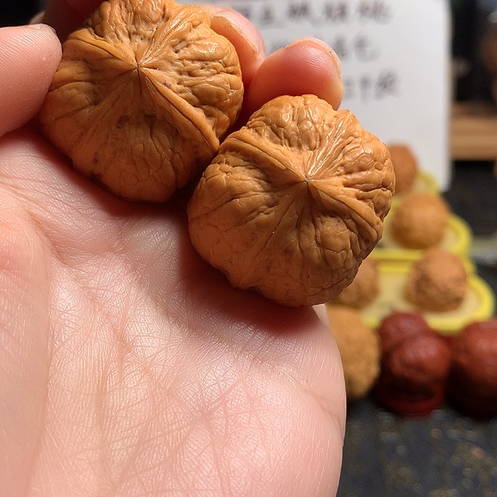 文玩核桃吊坠金萌四棱36尺寸