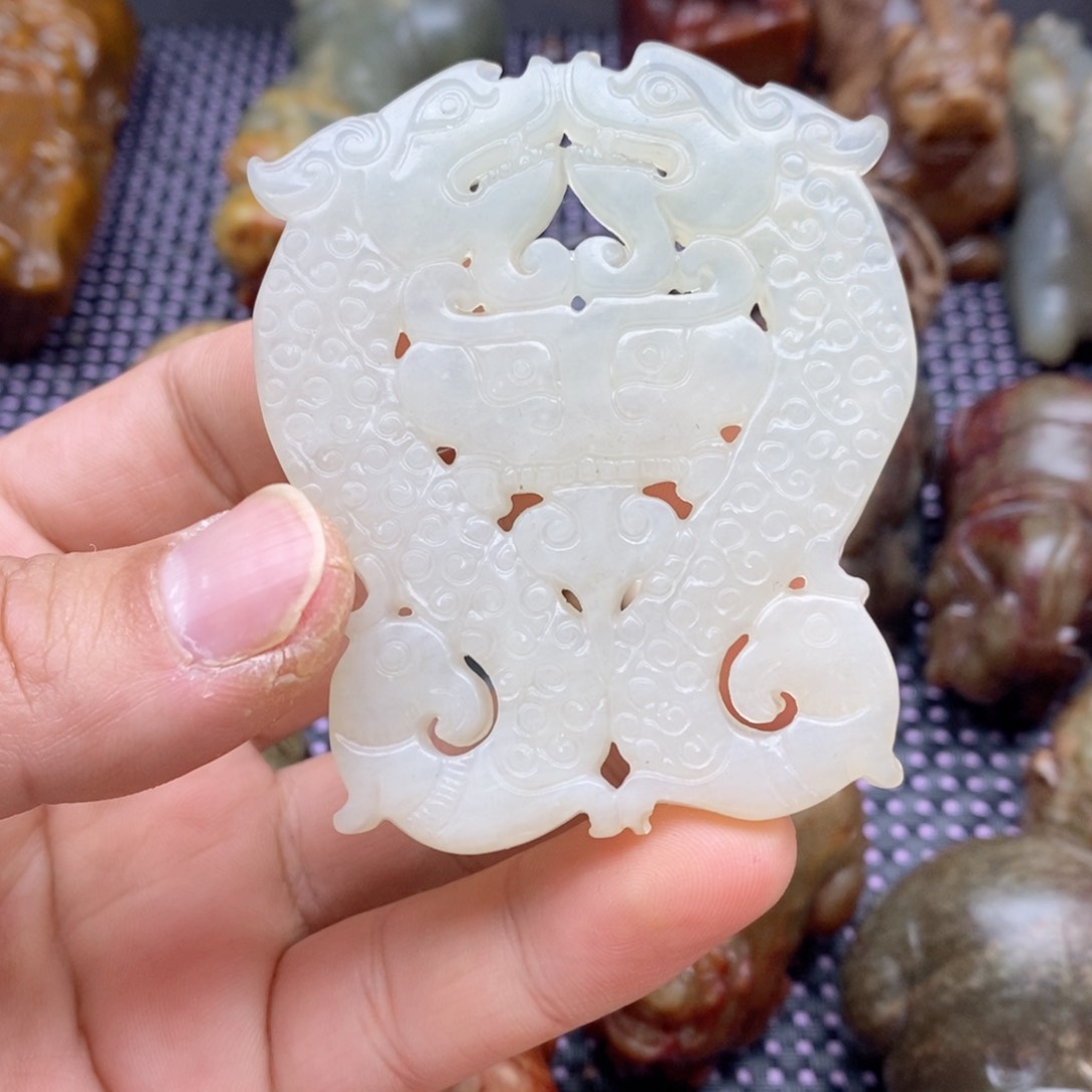 蛇纹石玉未镶嵌颈饰