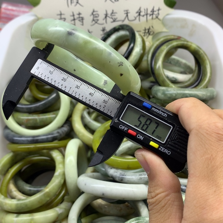 蛇纹石玉未镶嵌手镯7