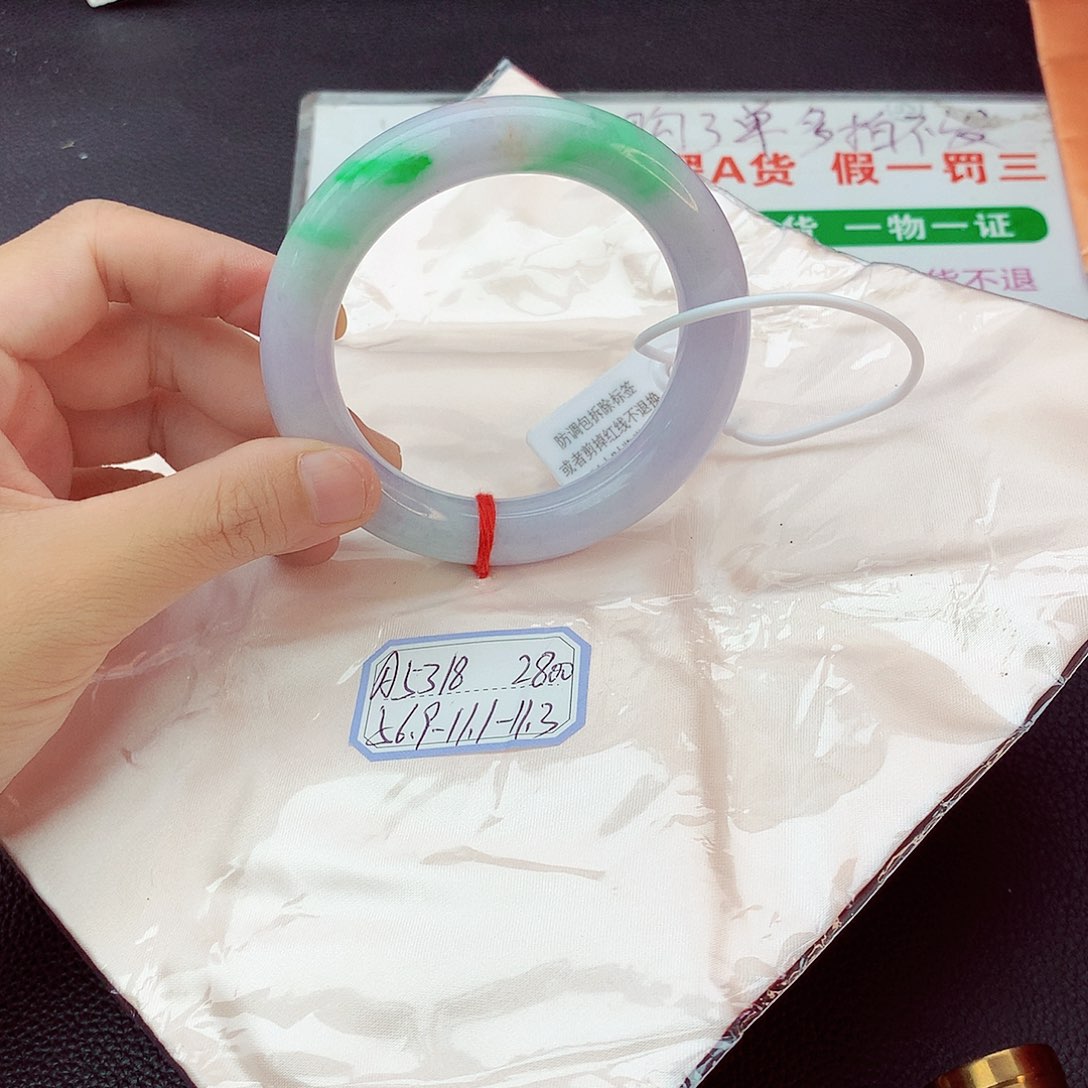 翡翠手镯未镶嵌翡翠