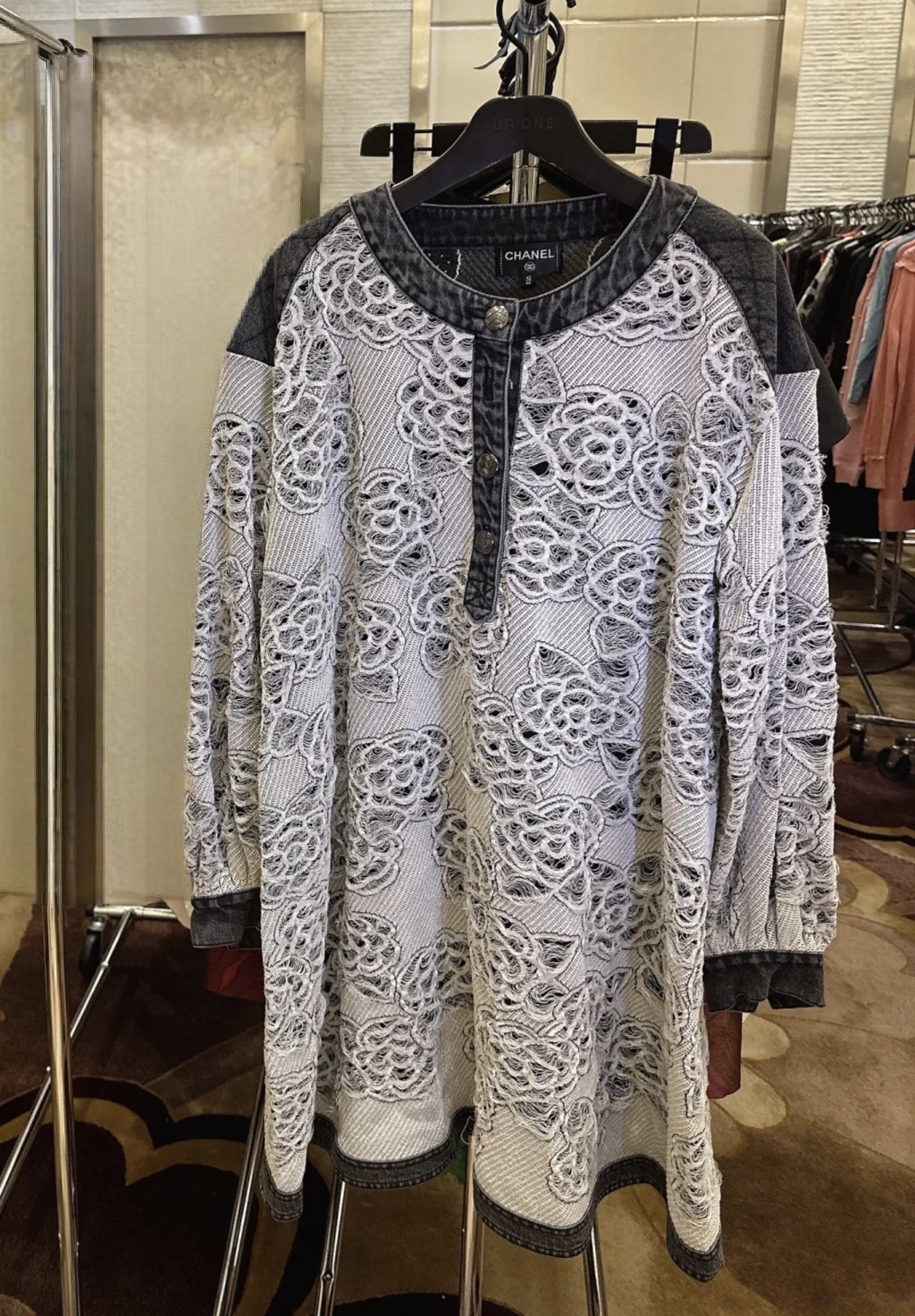 99新 Chanel/香奈儿 山茶花镂空上衣38/40码
