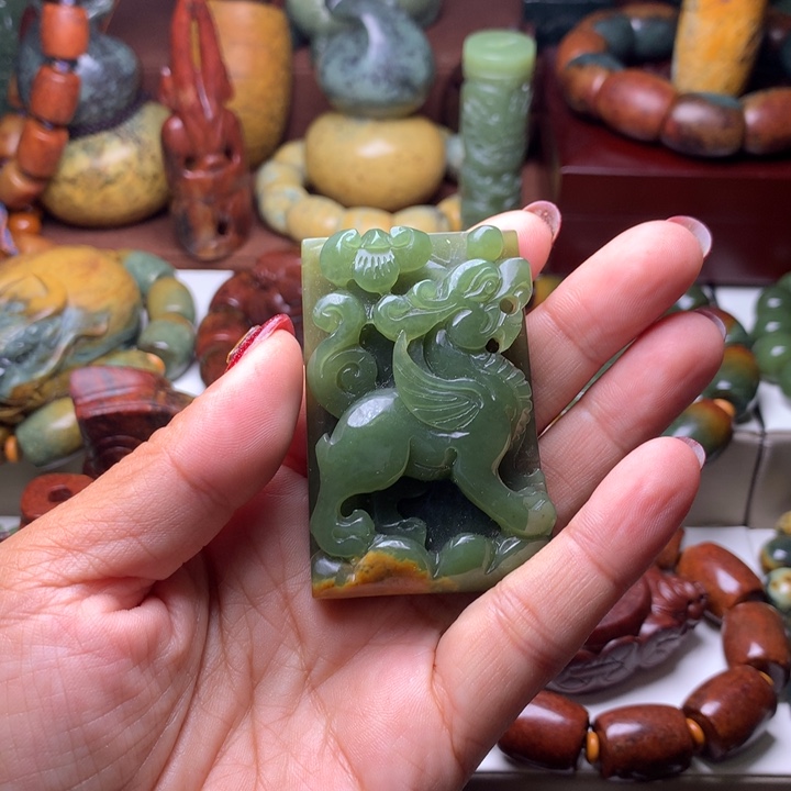 岫岩河磨玉（透闪石质玉）吊坠(不含链)未镶嵌