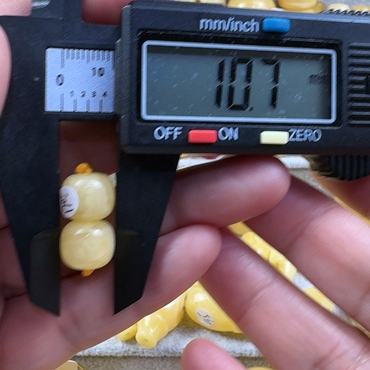 蜜蜡未镶嵌裸石26