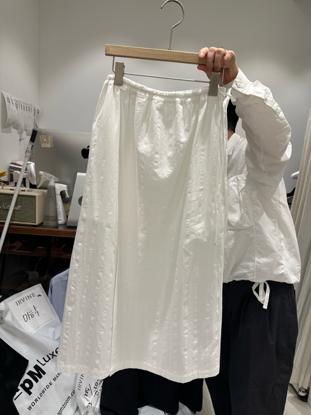 白色蕾丝半身裙高腰显瘦设计感温柔小白裙ir