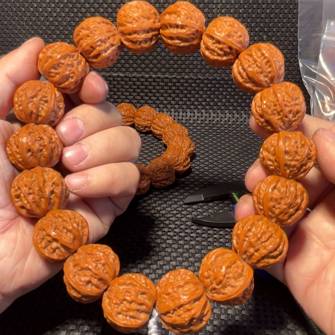 文玩核桃吊坠殿堂级水波纹手持雕刻