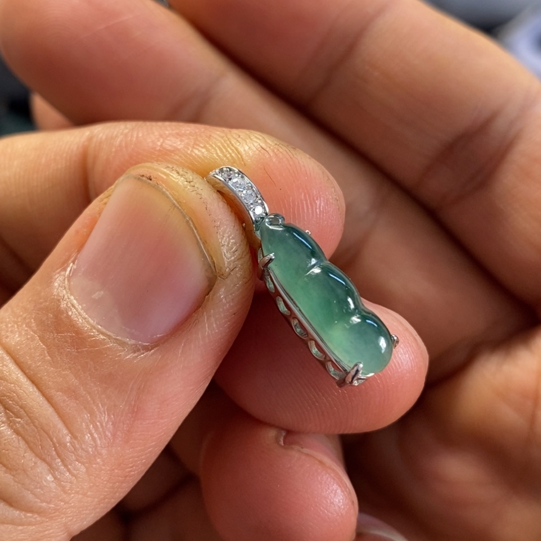 翡翠银S925镶嵌颈饰天然缅甸翡翠A货冰飘花福豆连中三元吊坠