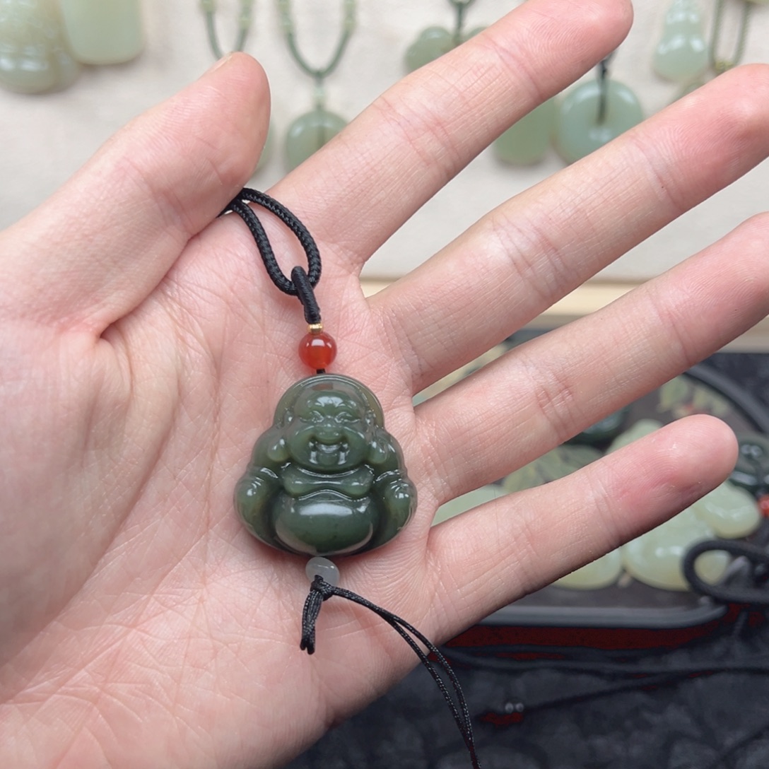 轩***轩和田玉未镶嵌颈饰