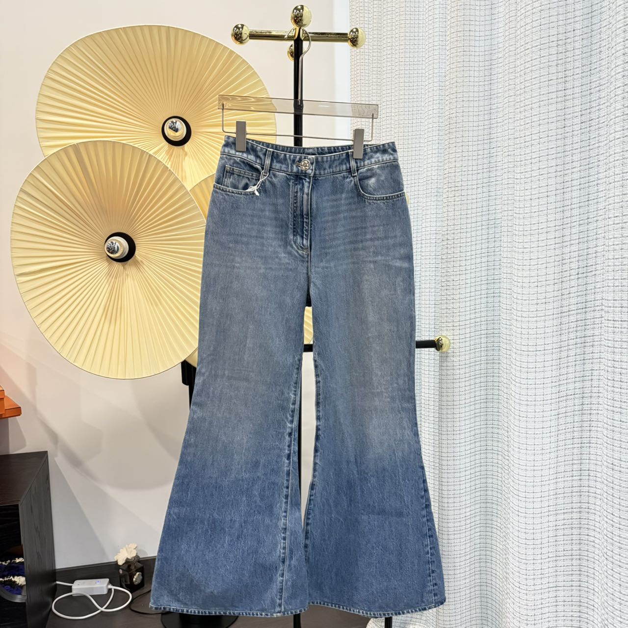 95新 Chanel/香奈儿  23B秋冬预告蓝色磨白做旧牛仔喇叭裤 38码