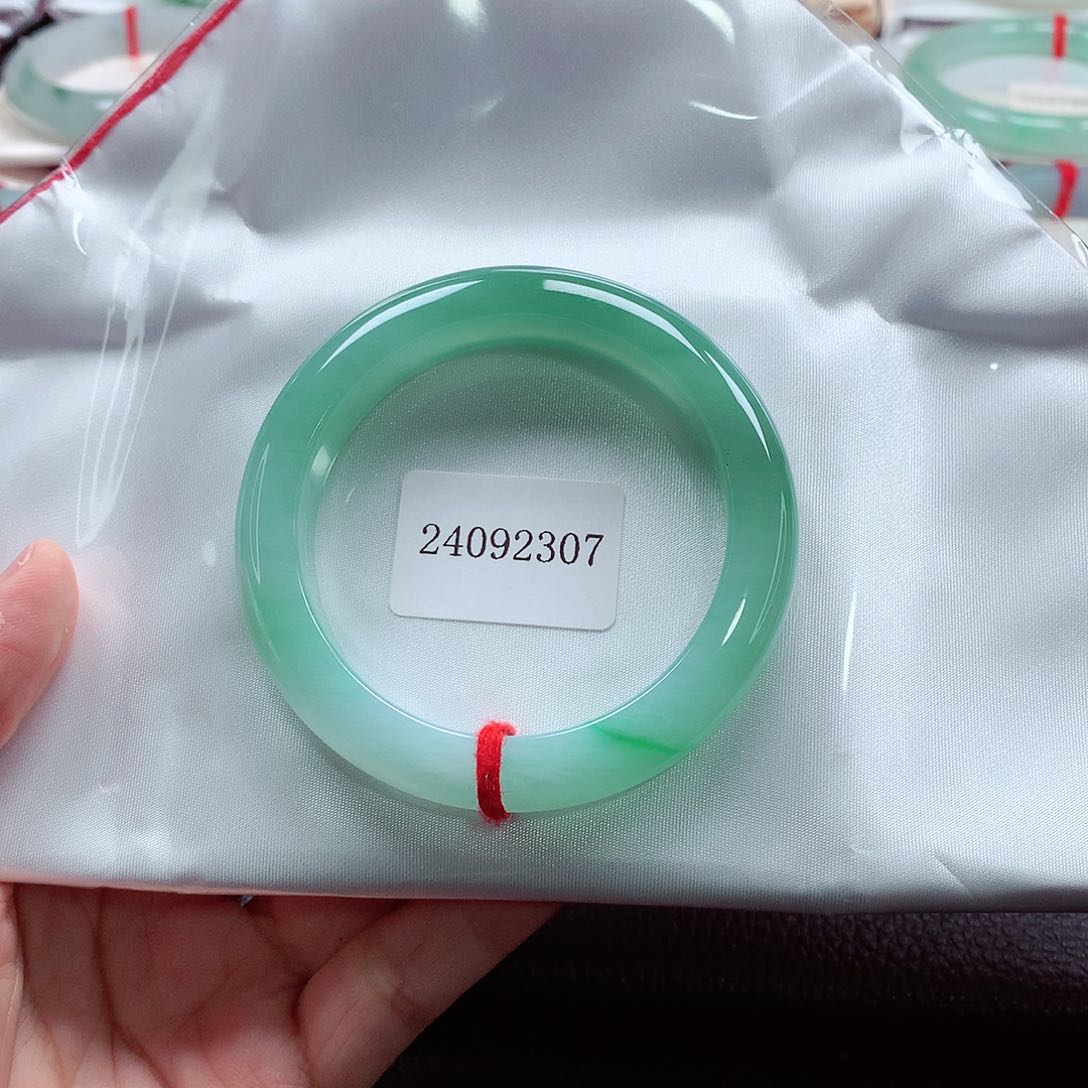 翡翠手镯未镶嵌天然A货翡翠手镯   蓝绿底