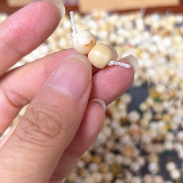 裸石蜜蜡未镶嵌8.1mm一对