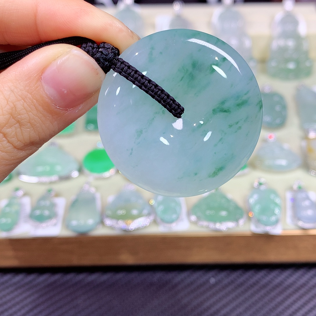 翡翠未镶嵌颈饰飘花平安扣