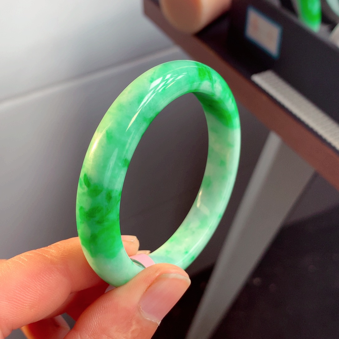 翡翠手镯未镶嵌缅甸翡翠