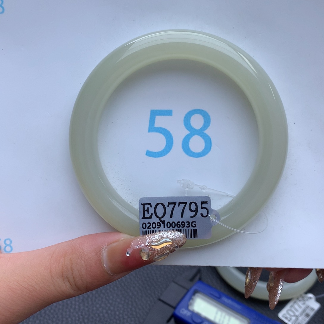 和田玉手镯未镶嵌史****狗