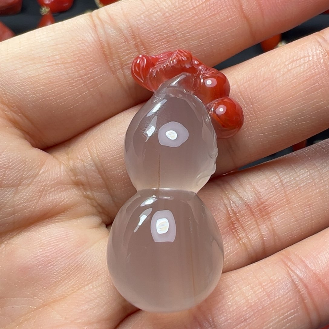 南红玛瑙吊坠未镶嵌