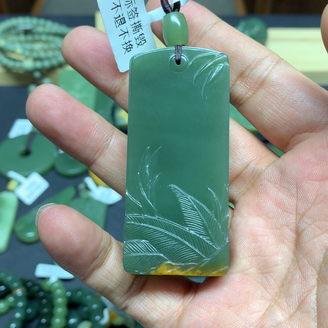 岫岩河磨玉（透闪石质玉）颈饰未镶嵌