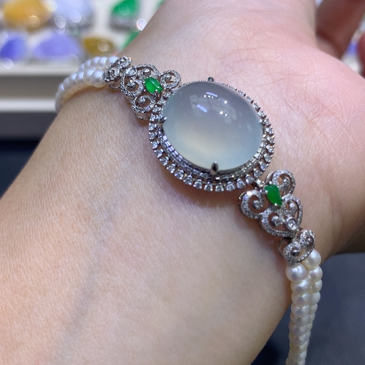 翡翠颈饰18K金镶嵌翡翠