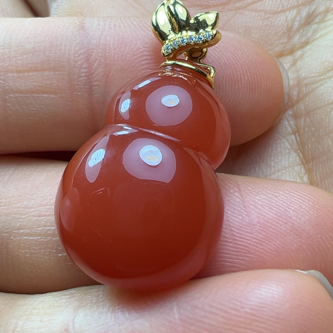 南红玛瑙吊坠18K金镶嵌