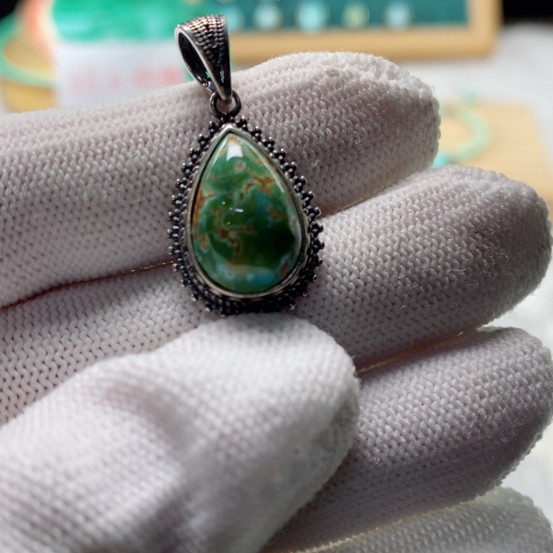 绿松石颈饰未镶嵌