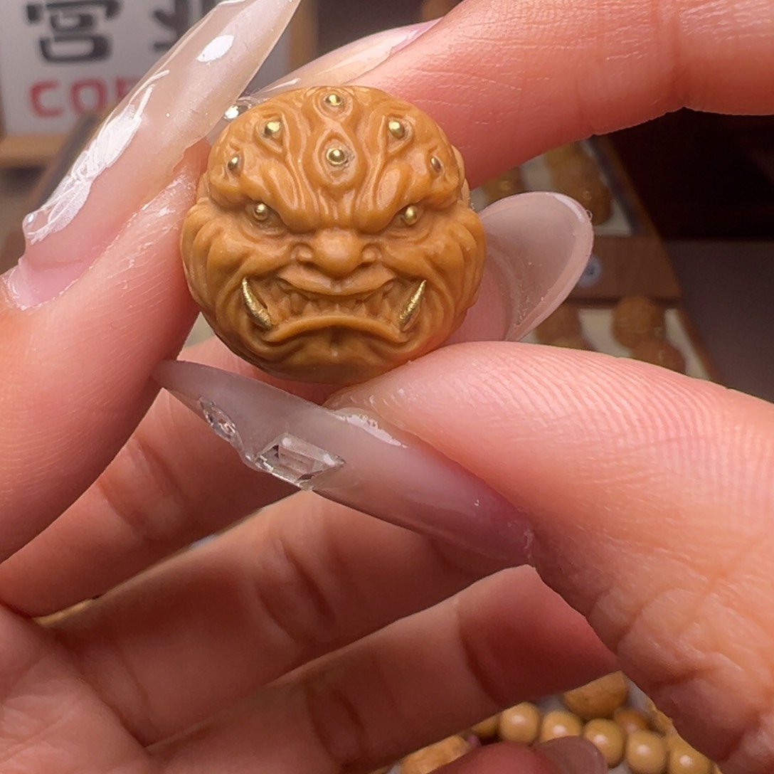 文玩核桃把件镶嵌款九目獠牙18左右尺寸全品有正常封口线