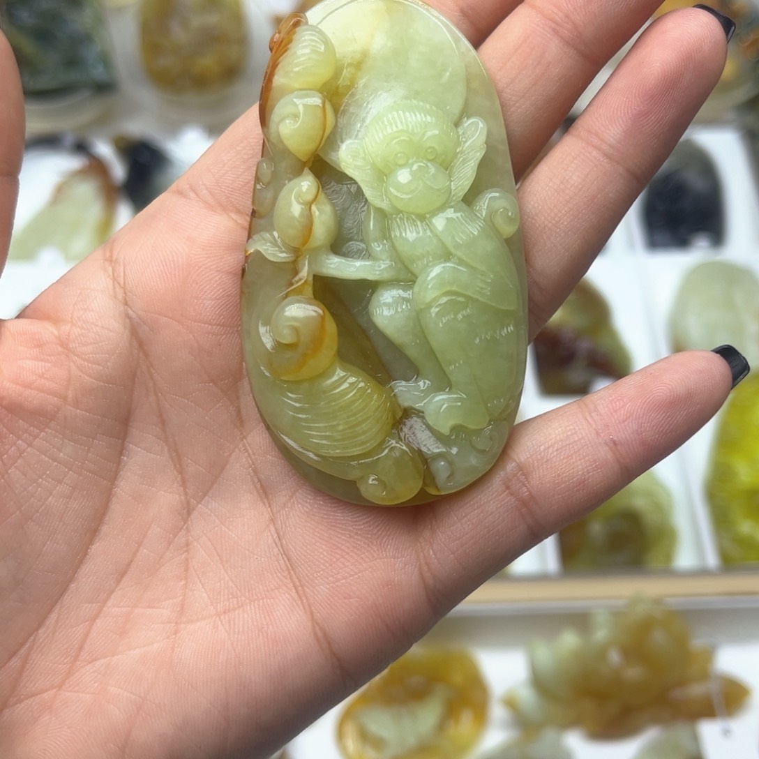 蛇纹石玉颈饰未镶嵌