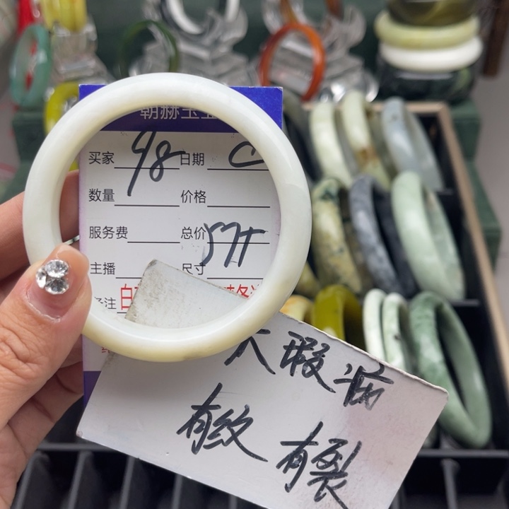 蛇纹石玉未镶嵌手镯