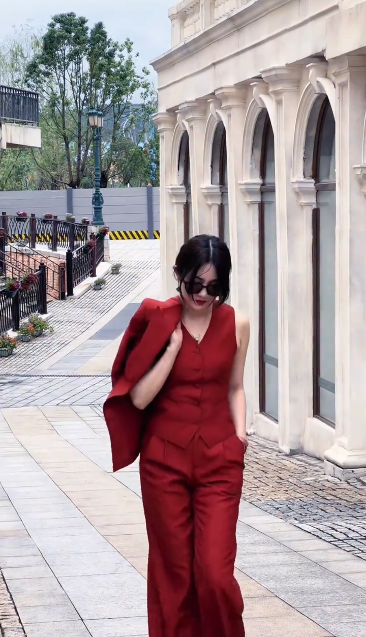 臻韩美爆款酒红色直筒裤三件套