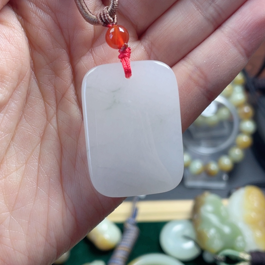 石英质玉颈饰合金