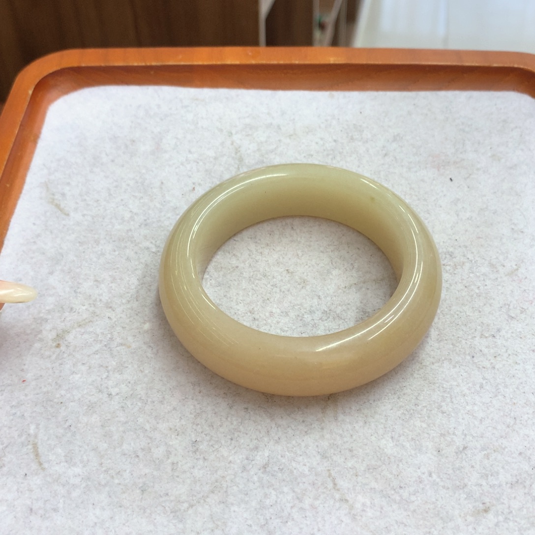 石英质玉未镶嵌手镯