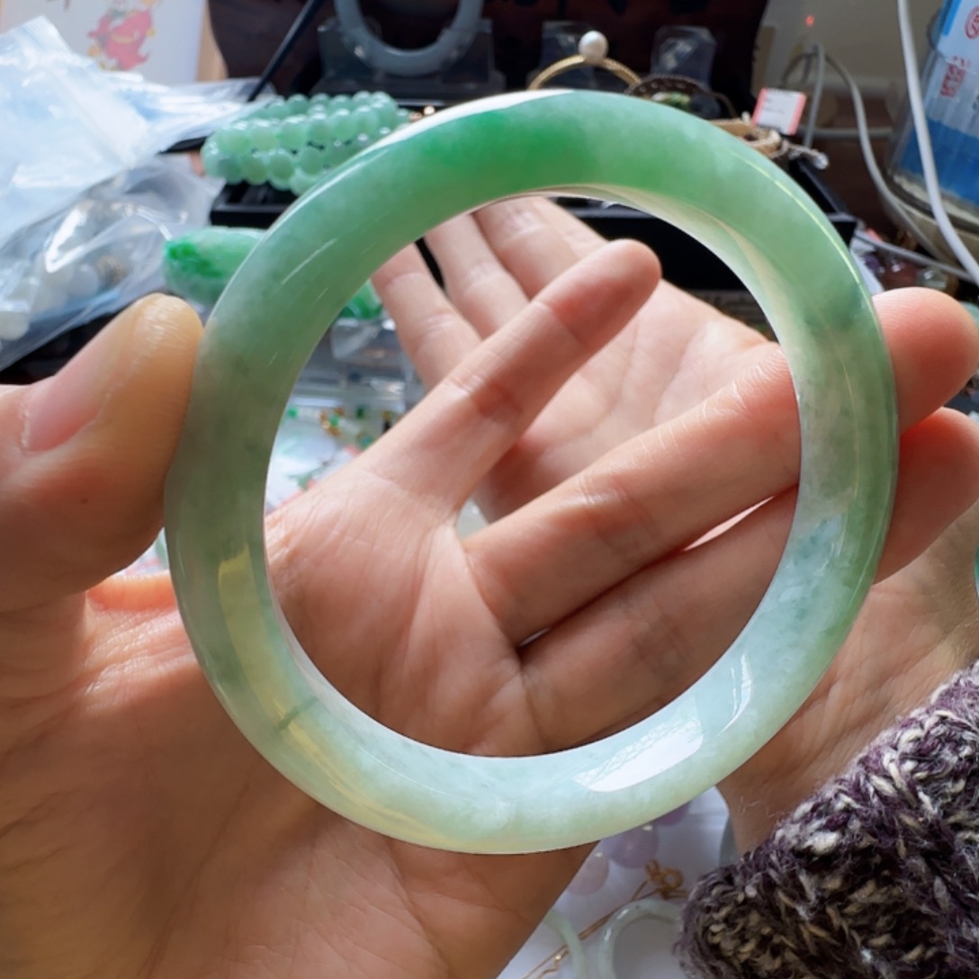 大***娘翡翠未镶嵌手镯翡翠380