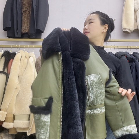 好看好看一点点衣服