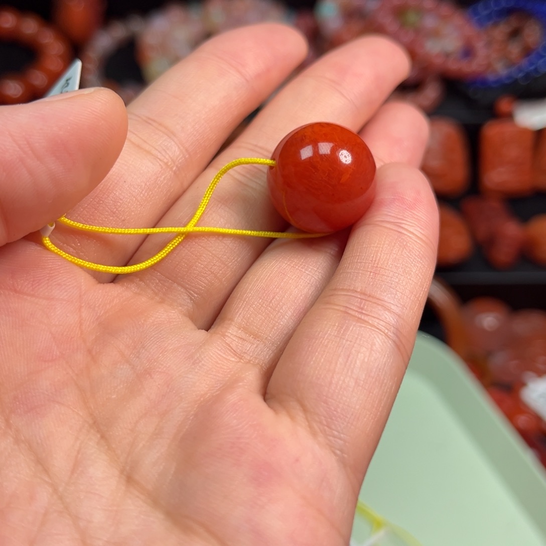 南红玛瑙配饰18未镶嵌你****?