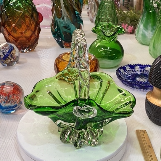 琉璃花瓶高24厘米宽23厘米