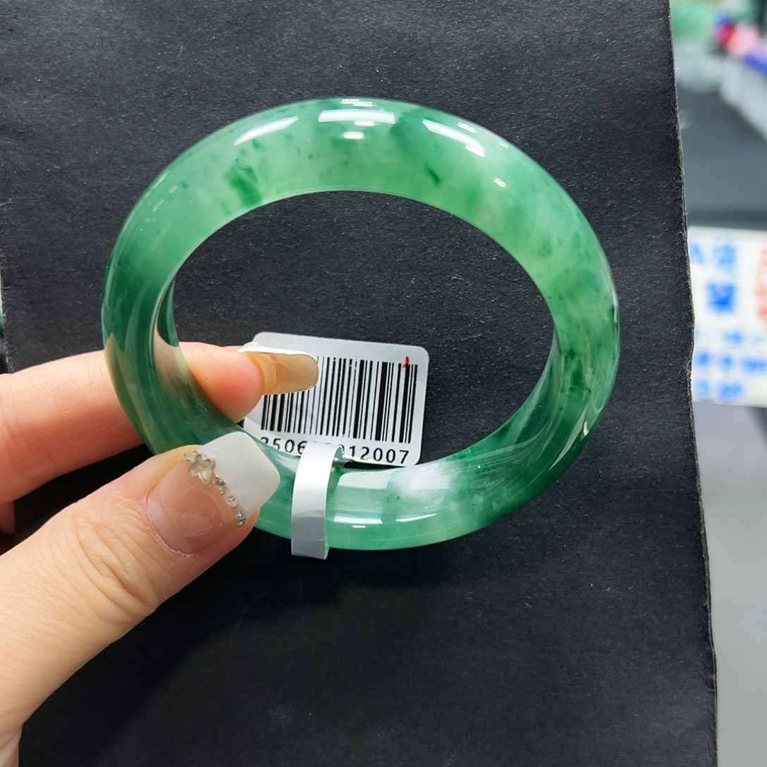 石英质玉（非洲翠）未镶嵌手镯